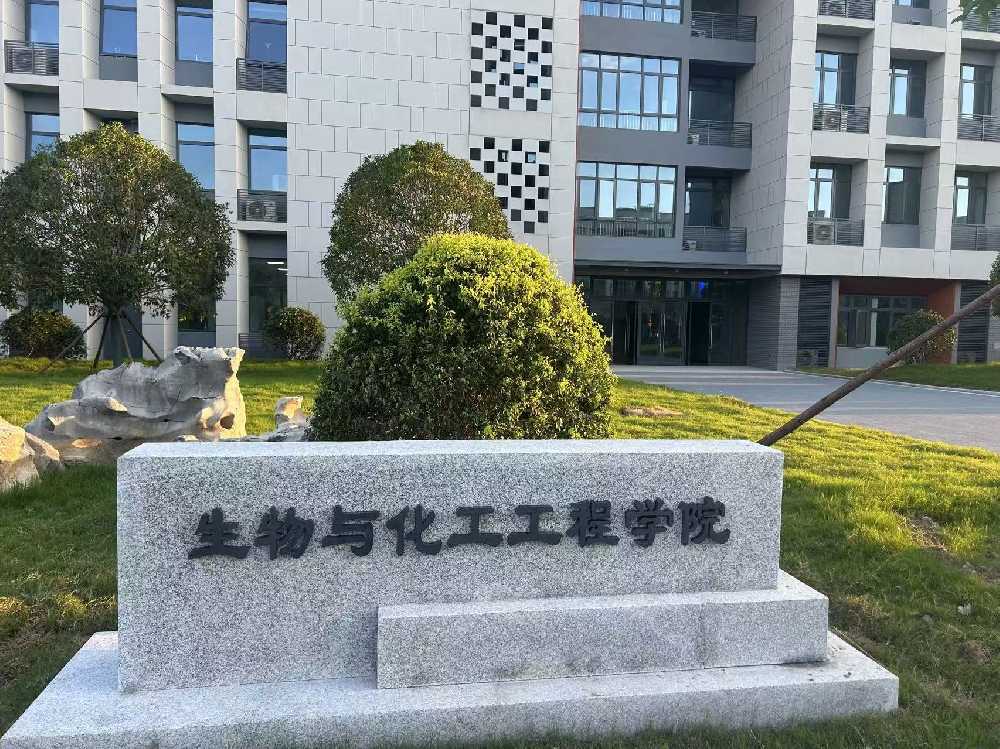 蒙山县扬州职业大学体育场高杆灯项目